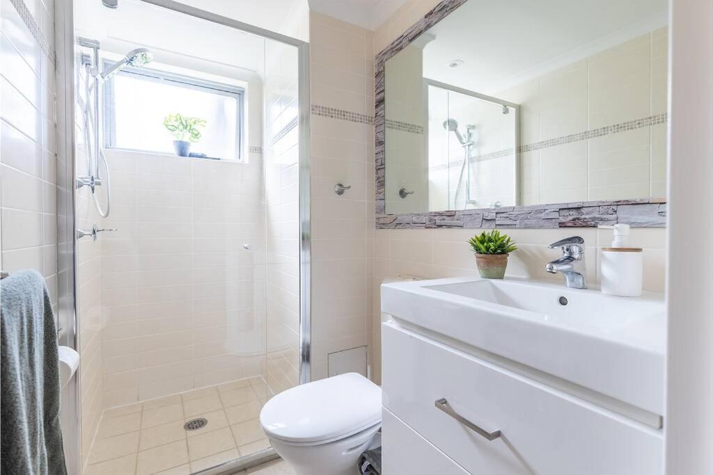 MikaLex - Walking distance from the beach!