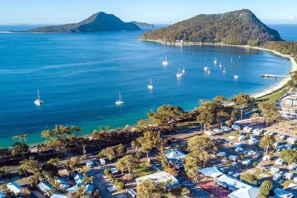 MikaLex - Walking distance from the beach!