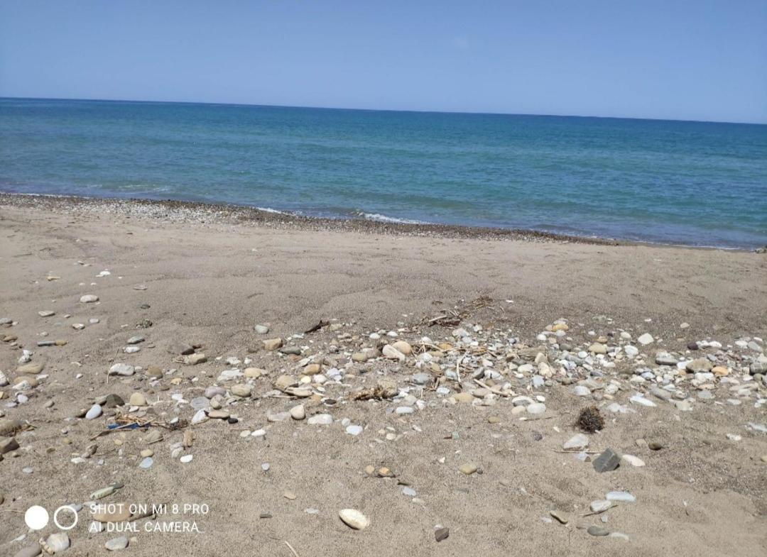 Sul mare con spiaggetta privata vicino a Cefalù.