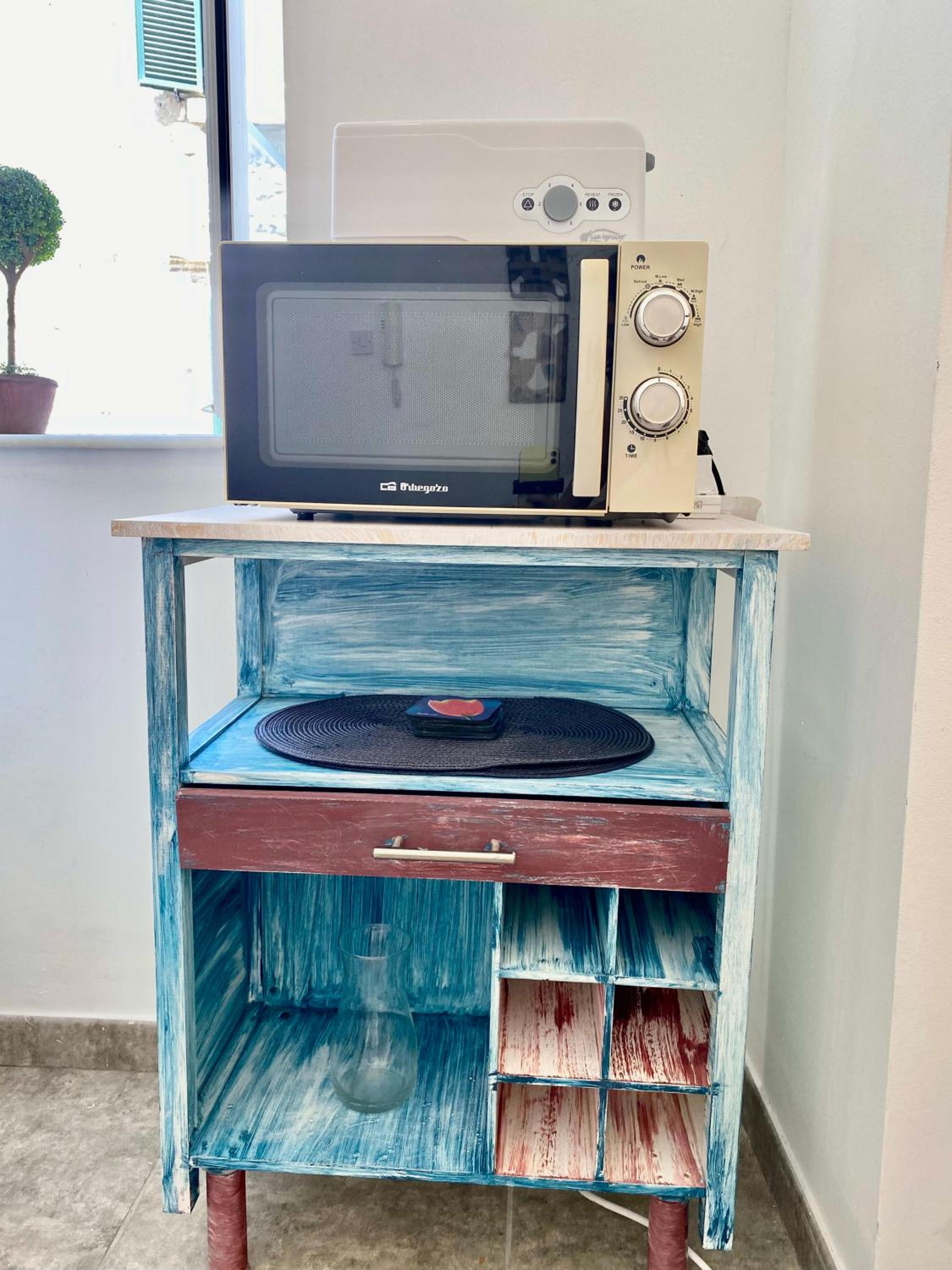 Charming 1BR just off Main Street prime location view 4