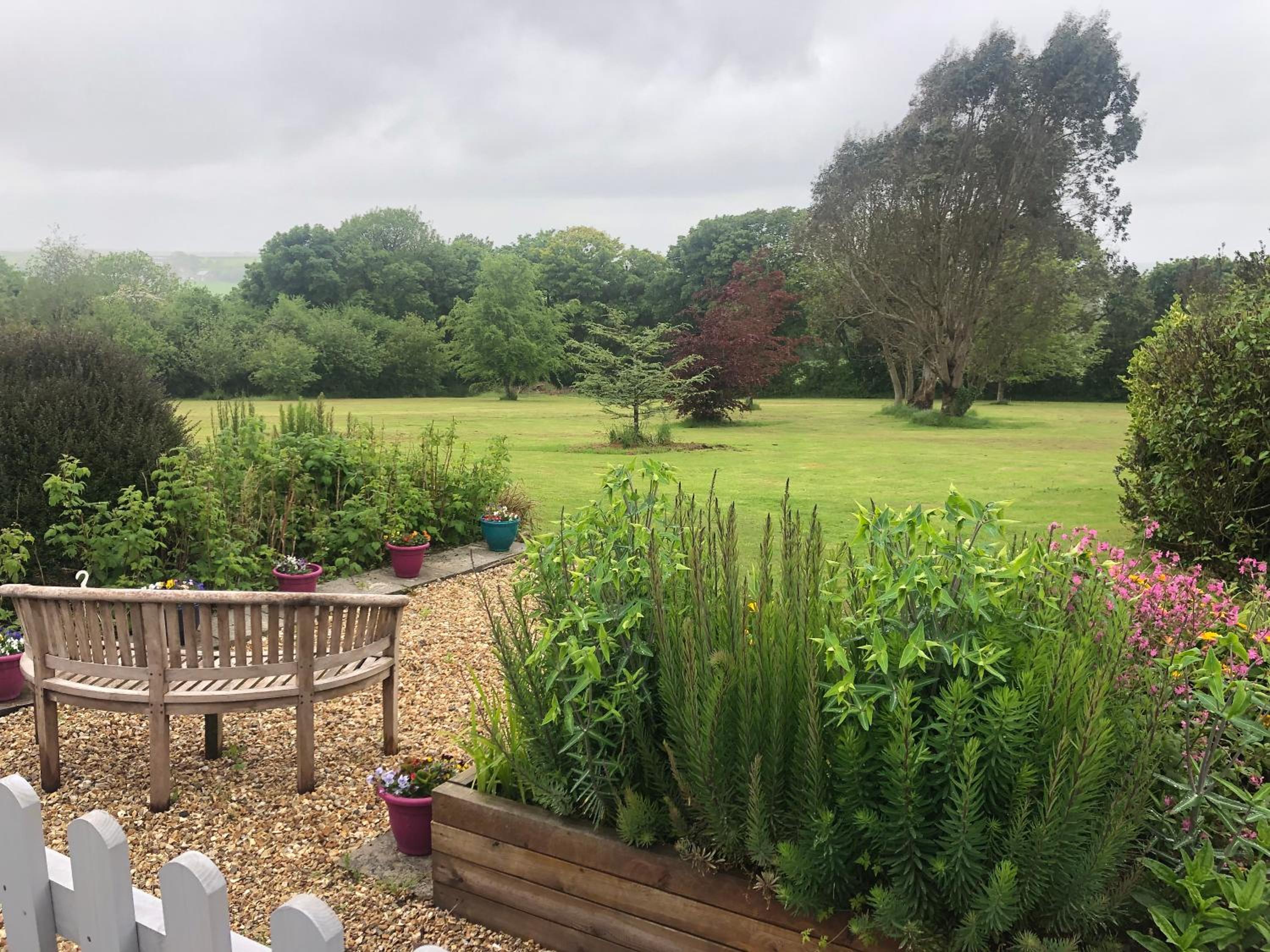 Detached, peaceful, spacious with easy access and very large garden view 2