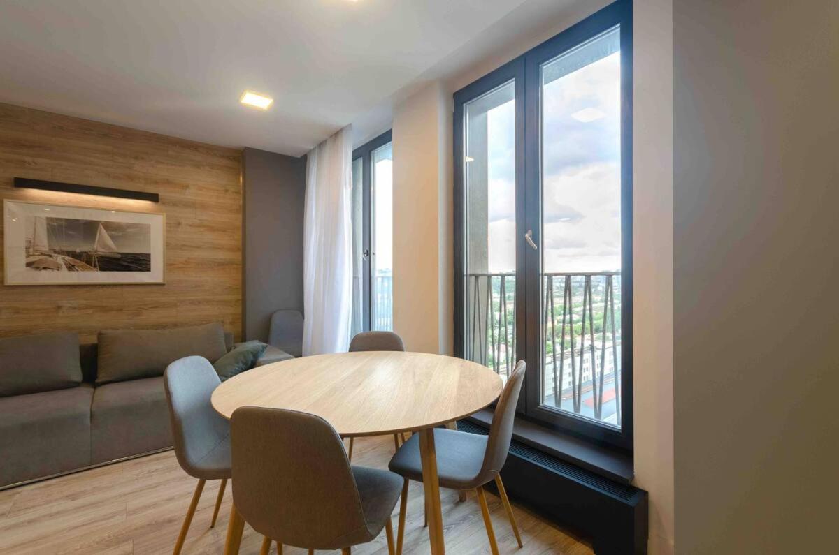18199 New York Concept House CHECK-IN 24-7 view 3