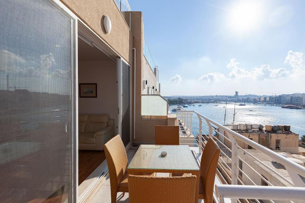 Beautiful 2BR just off the promenade with seaviews by 360 Estates view 3