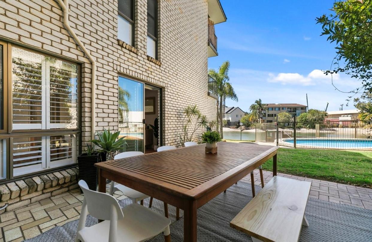 Mooloolaba Waterfront Unit - sleeps 8