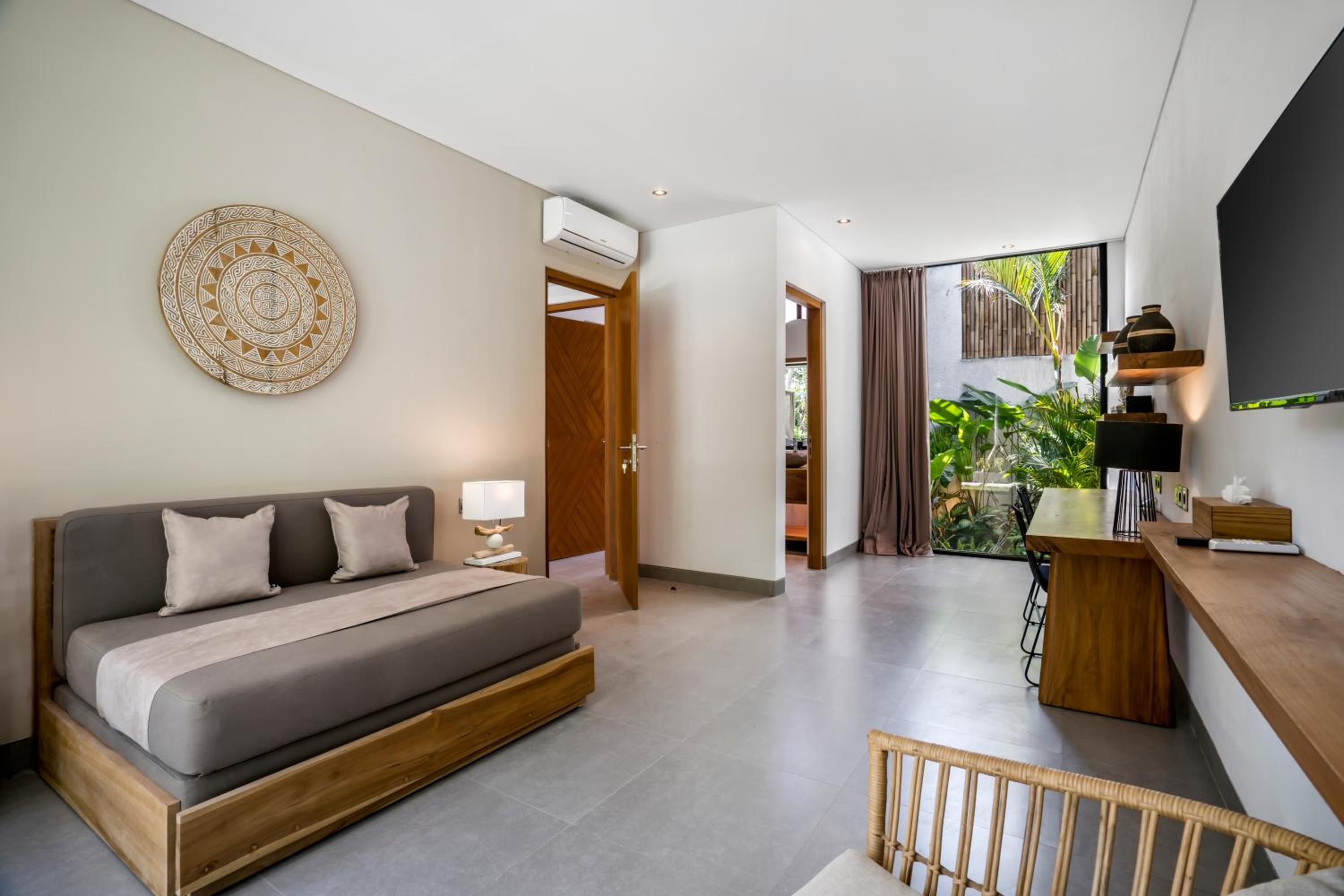 Villa Yuka - Luxury 5BR Ubud Villa, 15m Pool & Jungle Views view 2