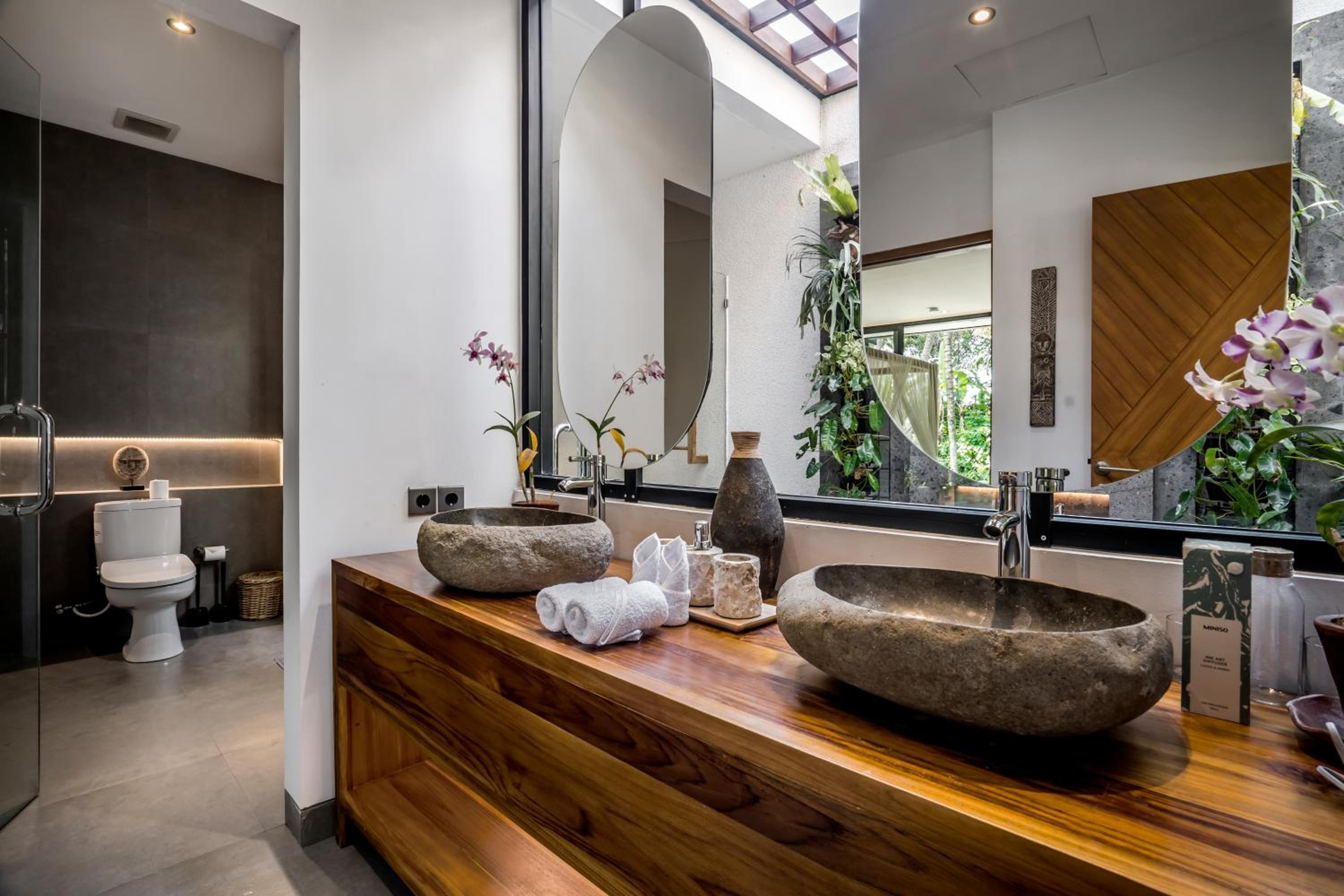 Villa Yuka - Luxury 5BR Ubud Villa, 15m Pool & Jungle Views view 3