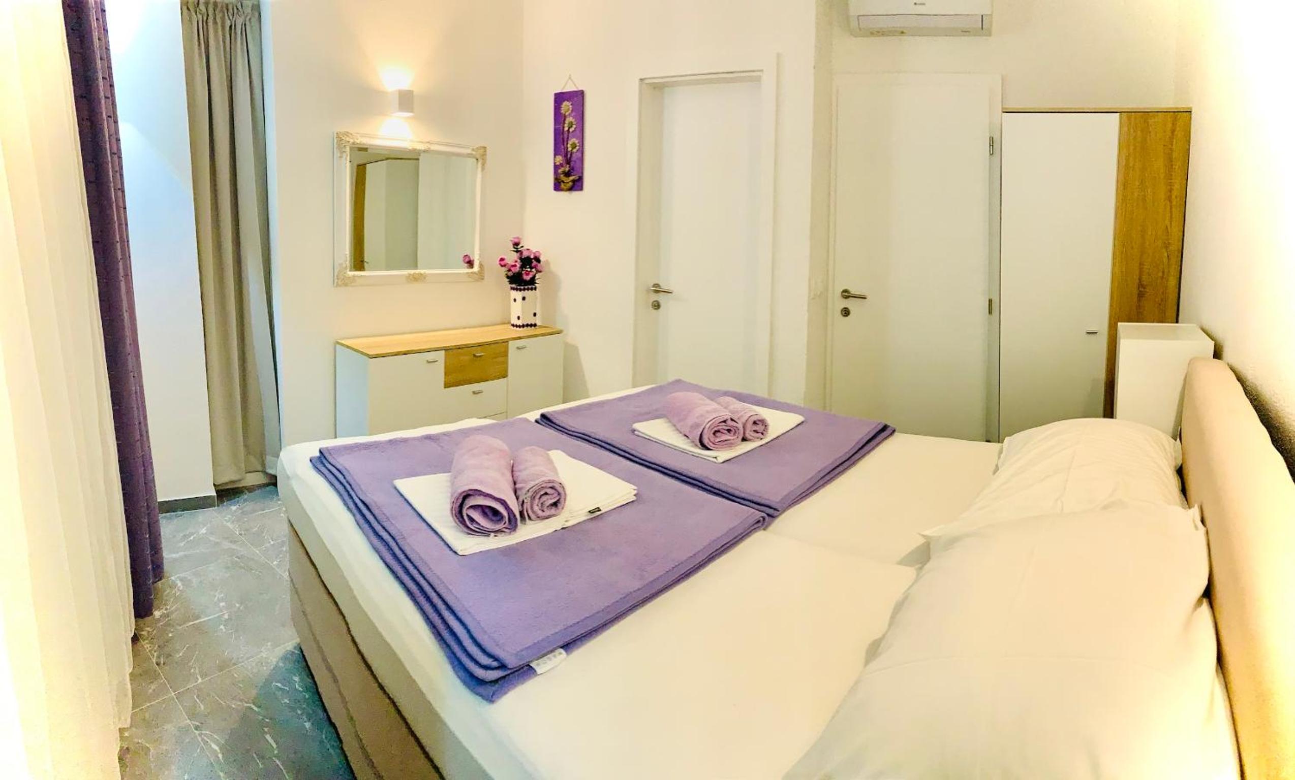 Legacy apartment 1 with privat jacuzzi and apartment 2 with BBQ