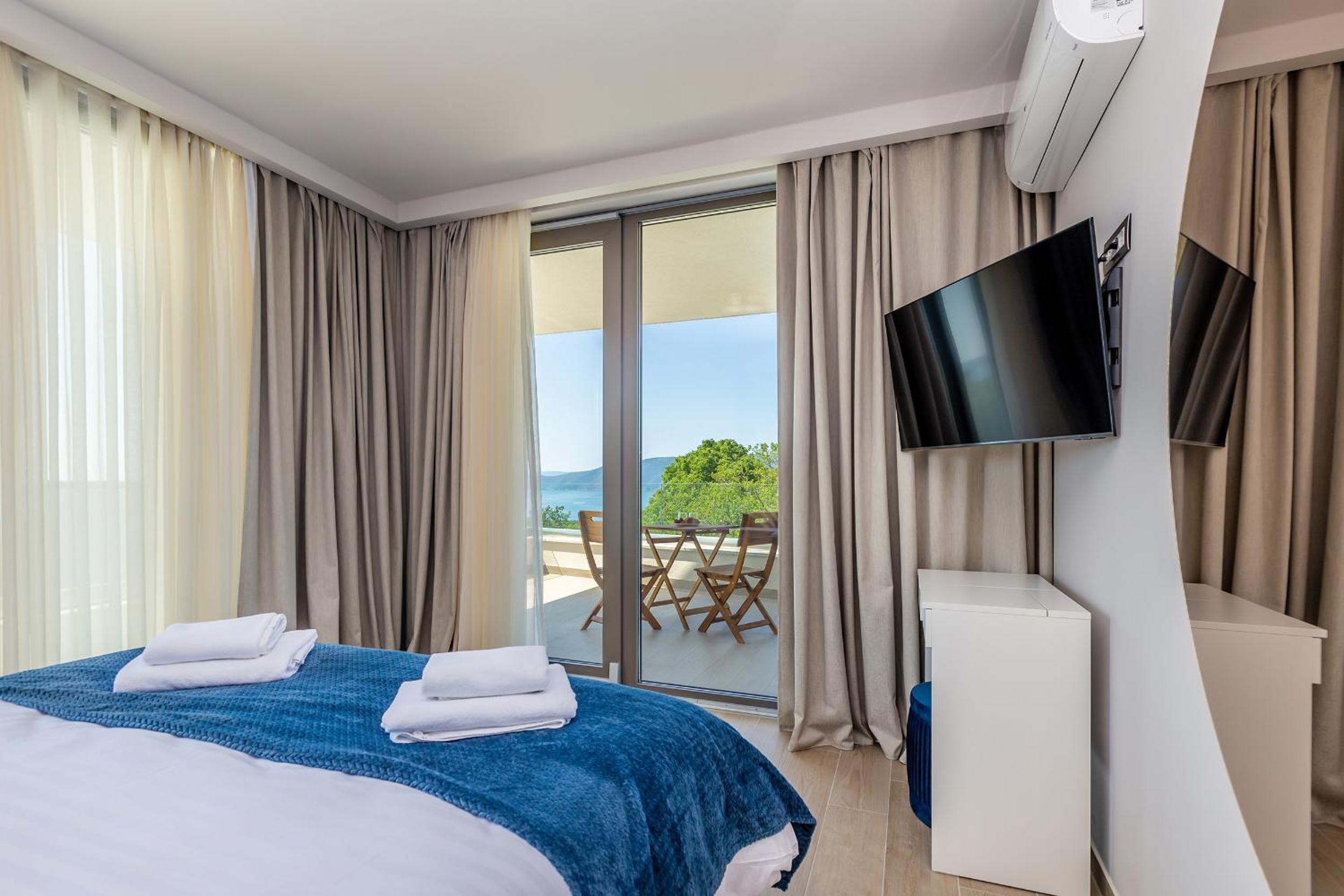 Villa VISTA with private pool and sauna