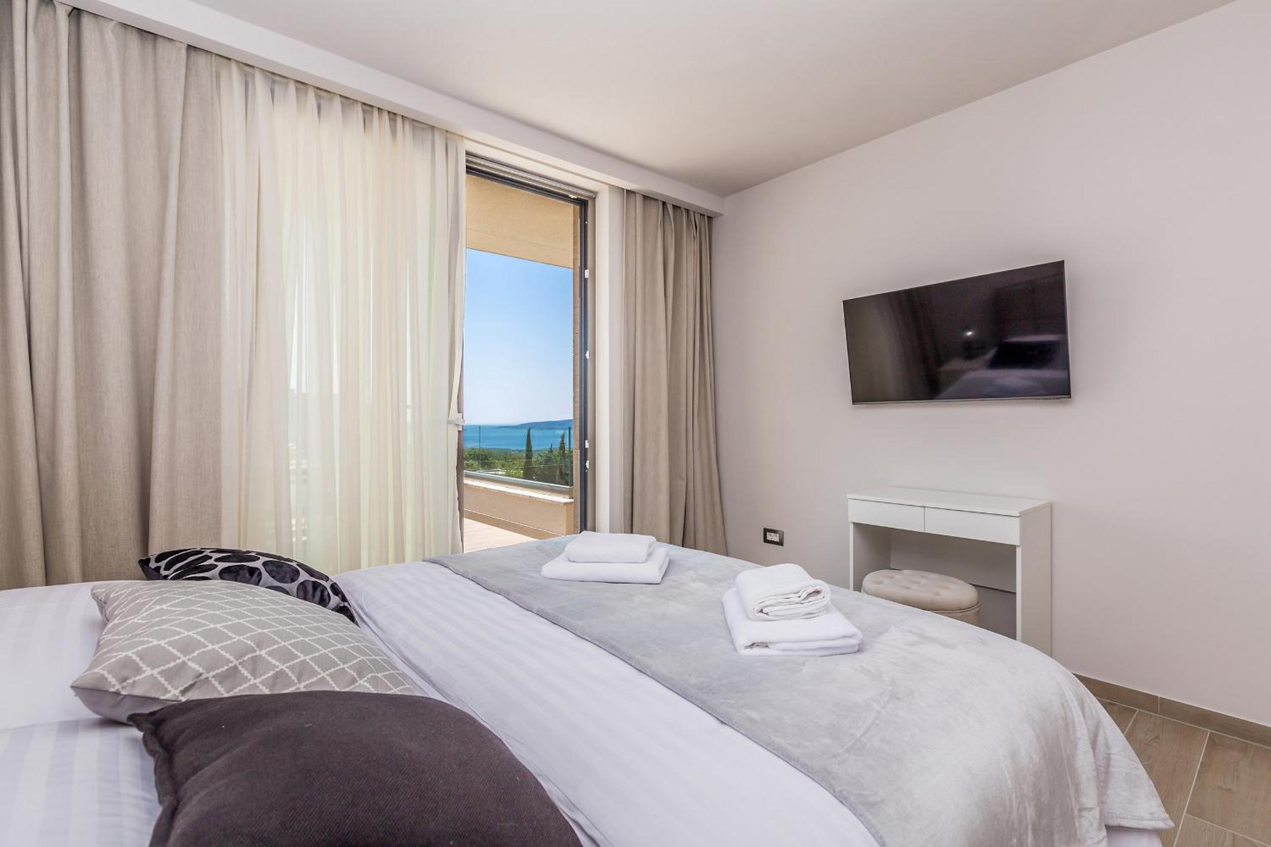 Villa VISTA with private pool and sauna
