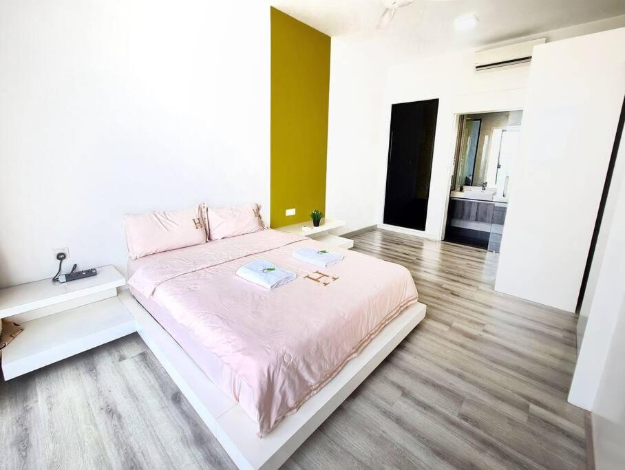 Mosaic Southkey 1 bedroom Mid Valley by GDRAGON HomeStay
