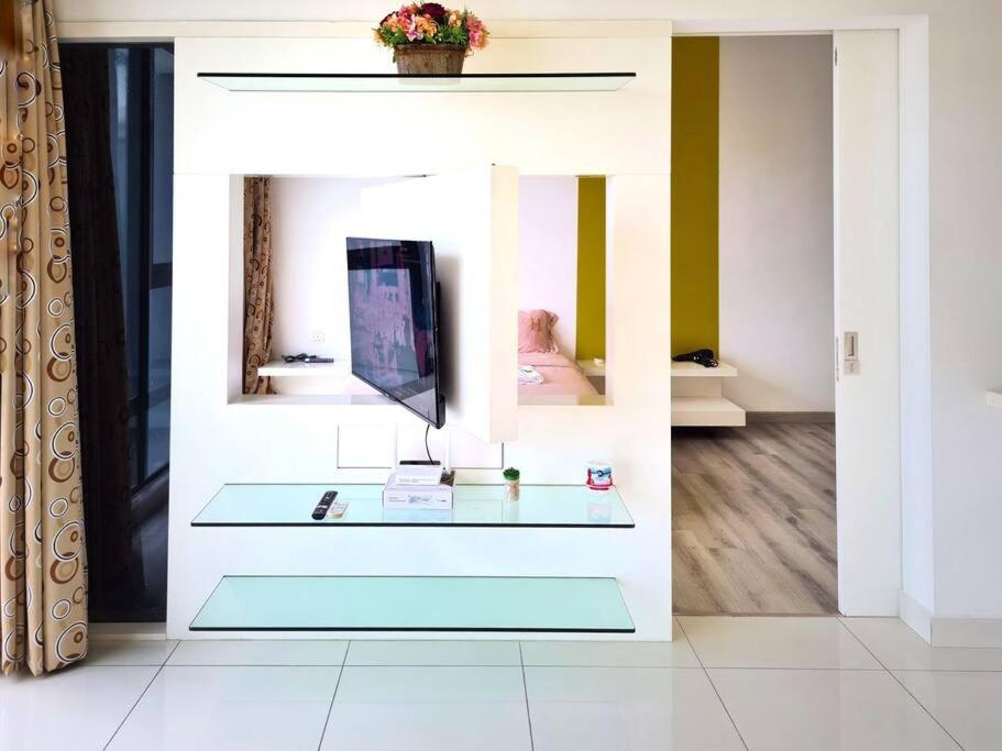 Mosaic Southkey 1 bedroom Mid Valley by GDRAGON HomeStay