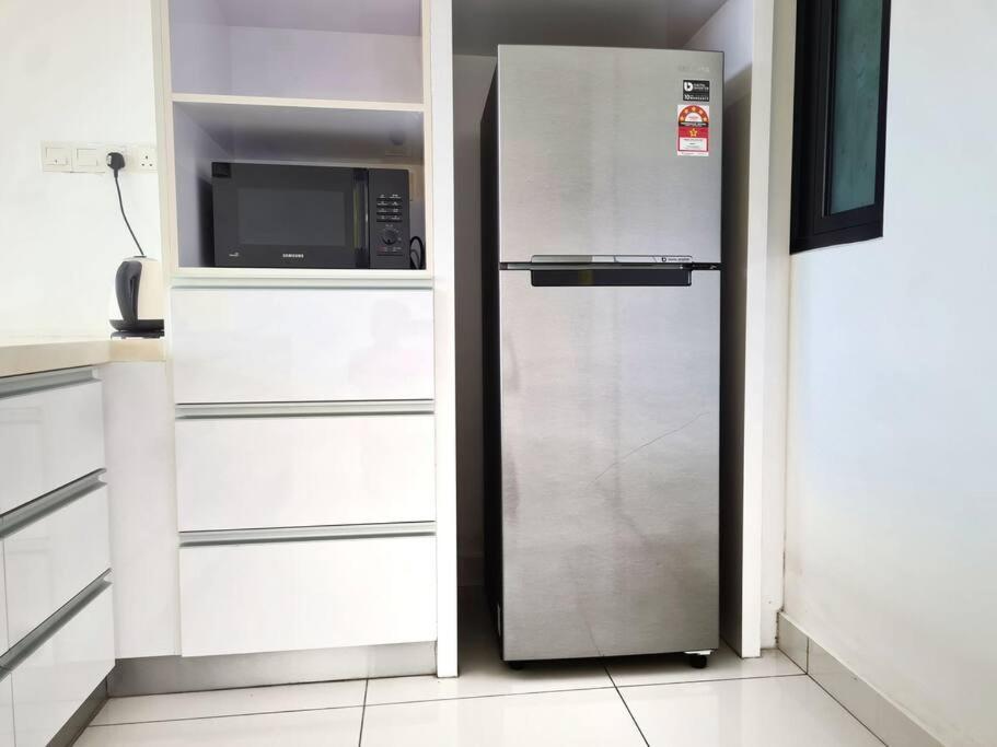 Mosaic Southkey 1 bedroom Mid Valley by GDRAGON HomeStay