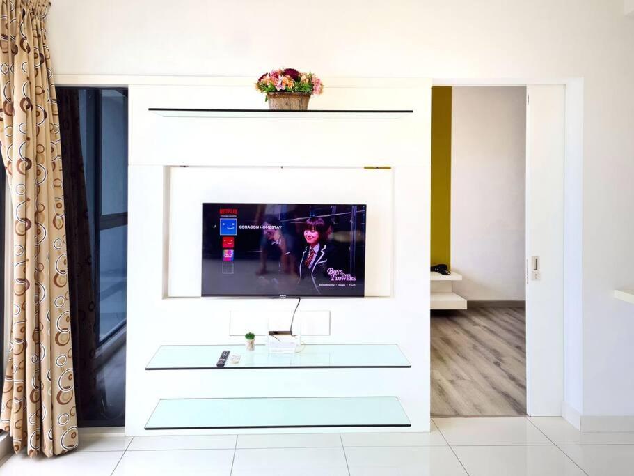 Mosaic Southkey 1 bedroom Mid Valley by GDRAGON HomeStay