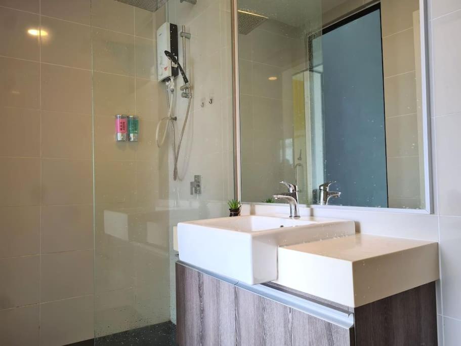 Mosaic Southkey 1 bedroom Mid Valley by GDRAGON HomeStay