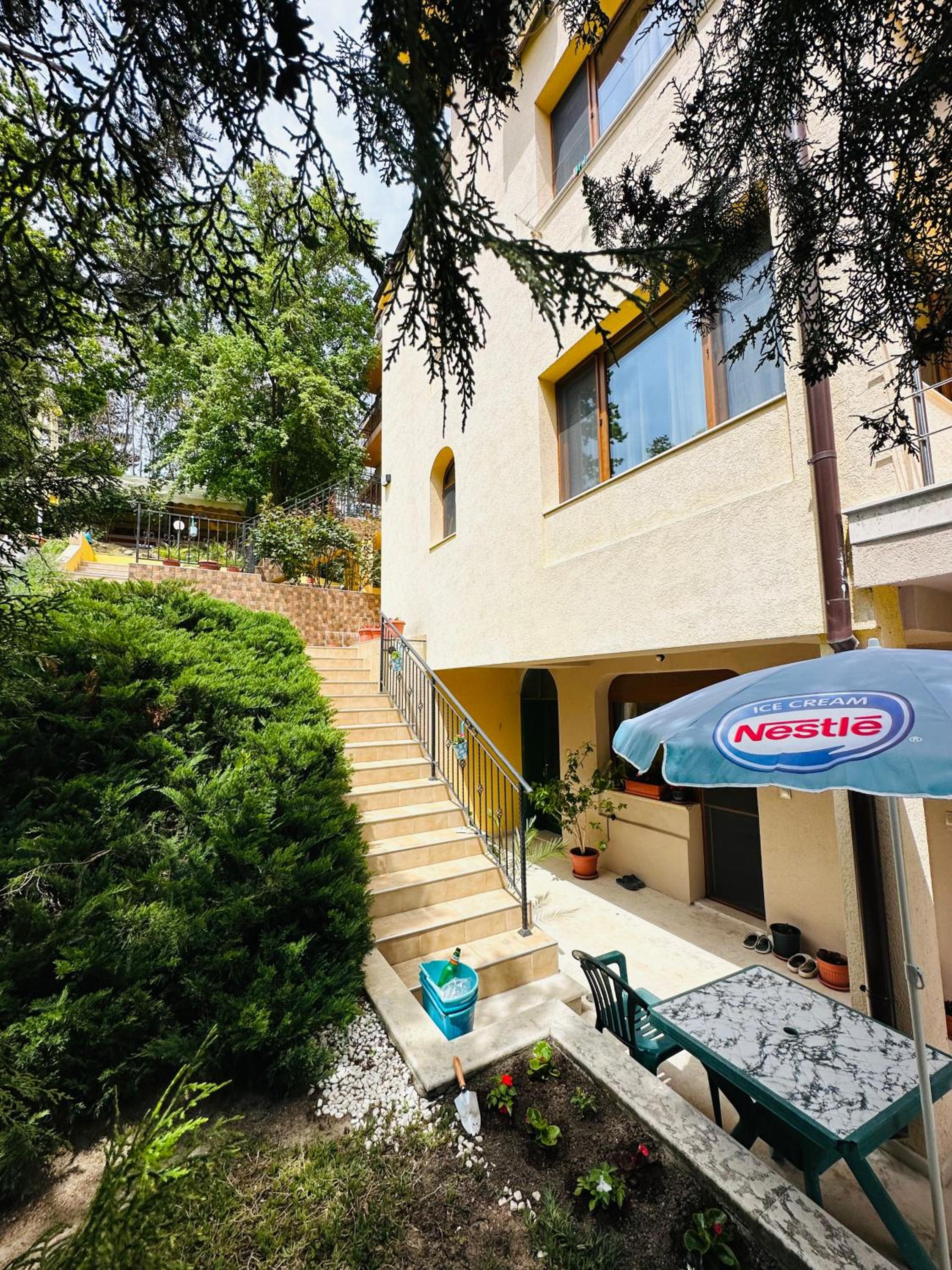 Villa Mari Guest Rooms