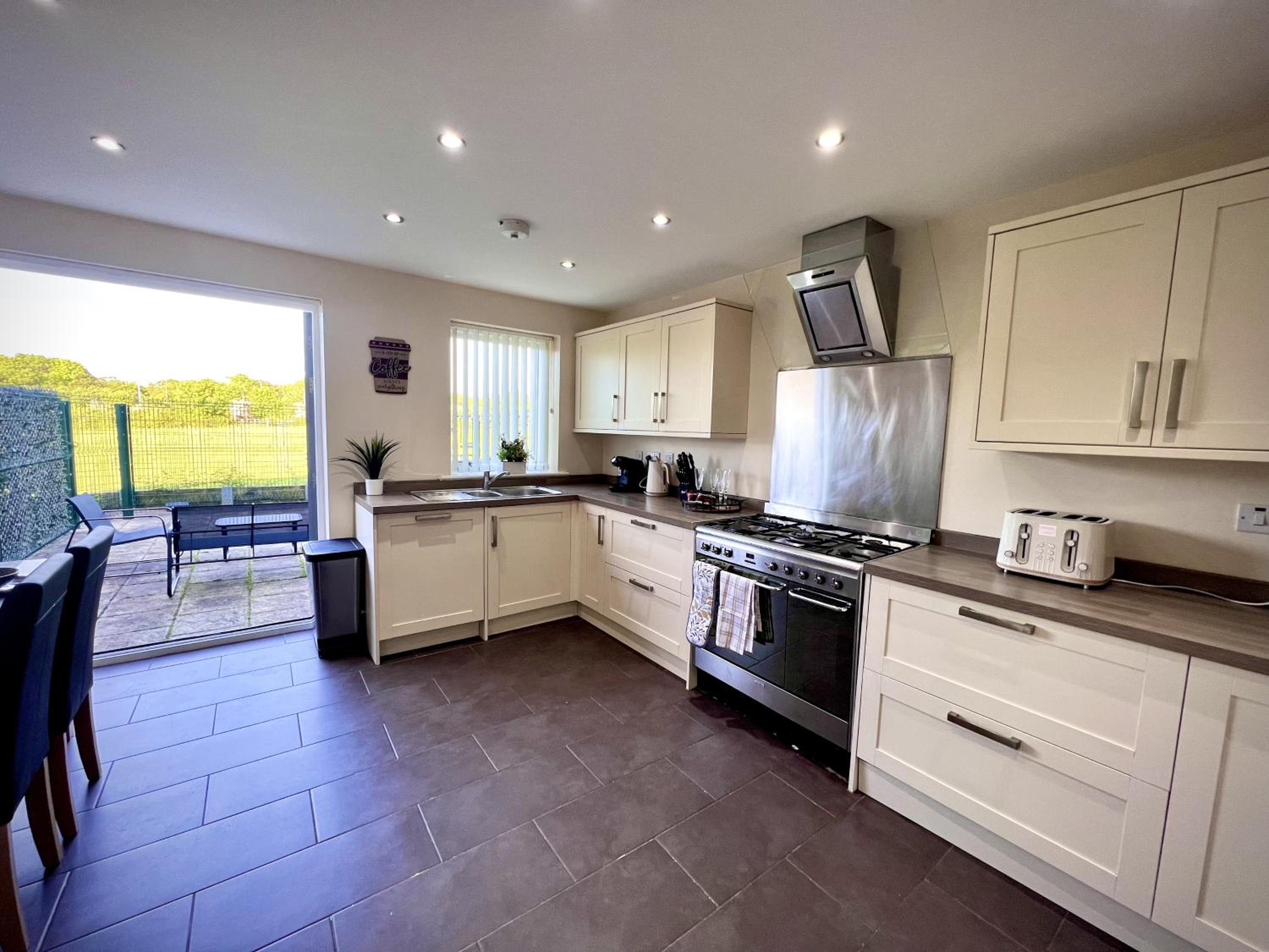 Syster Properties Leicester LE3 Comfy Casa Stay with Free Parking in Quiet Area