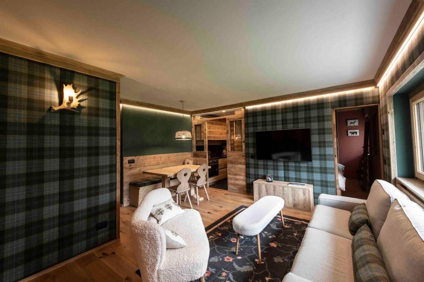 Cortina Center Design Apartment with Private Parking