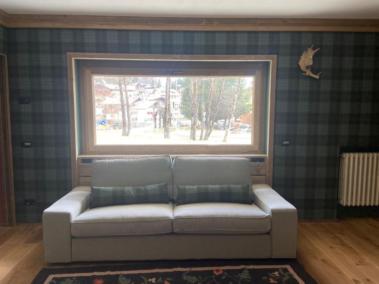 Cortina Center Design Apartment with Private Parking