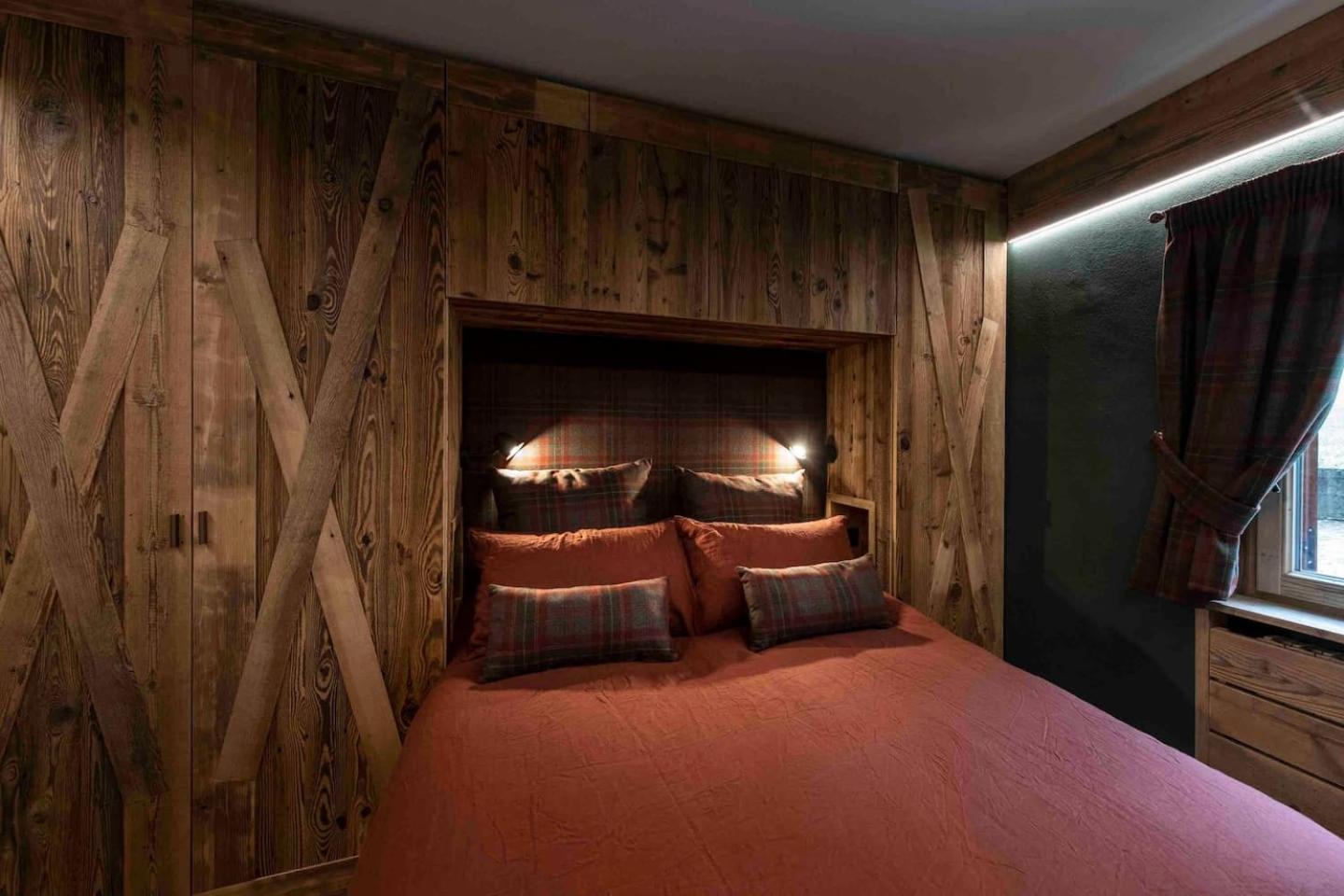 Cortina Center Design Apartment with Private Parking