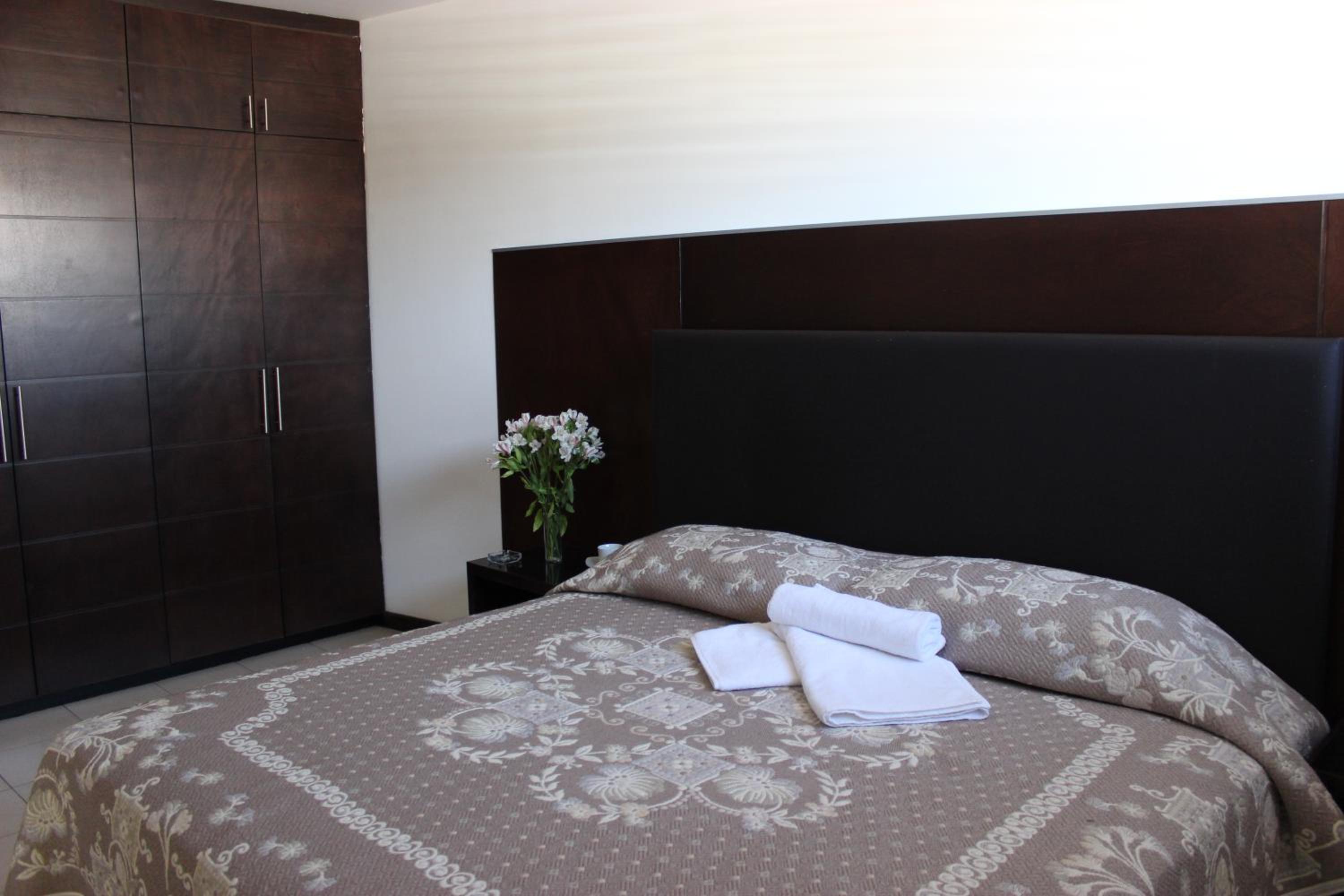 Hotel Ross - Property Image 6
