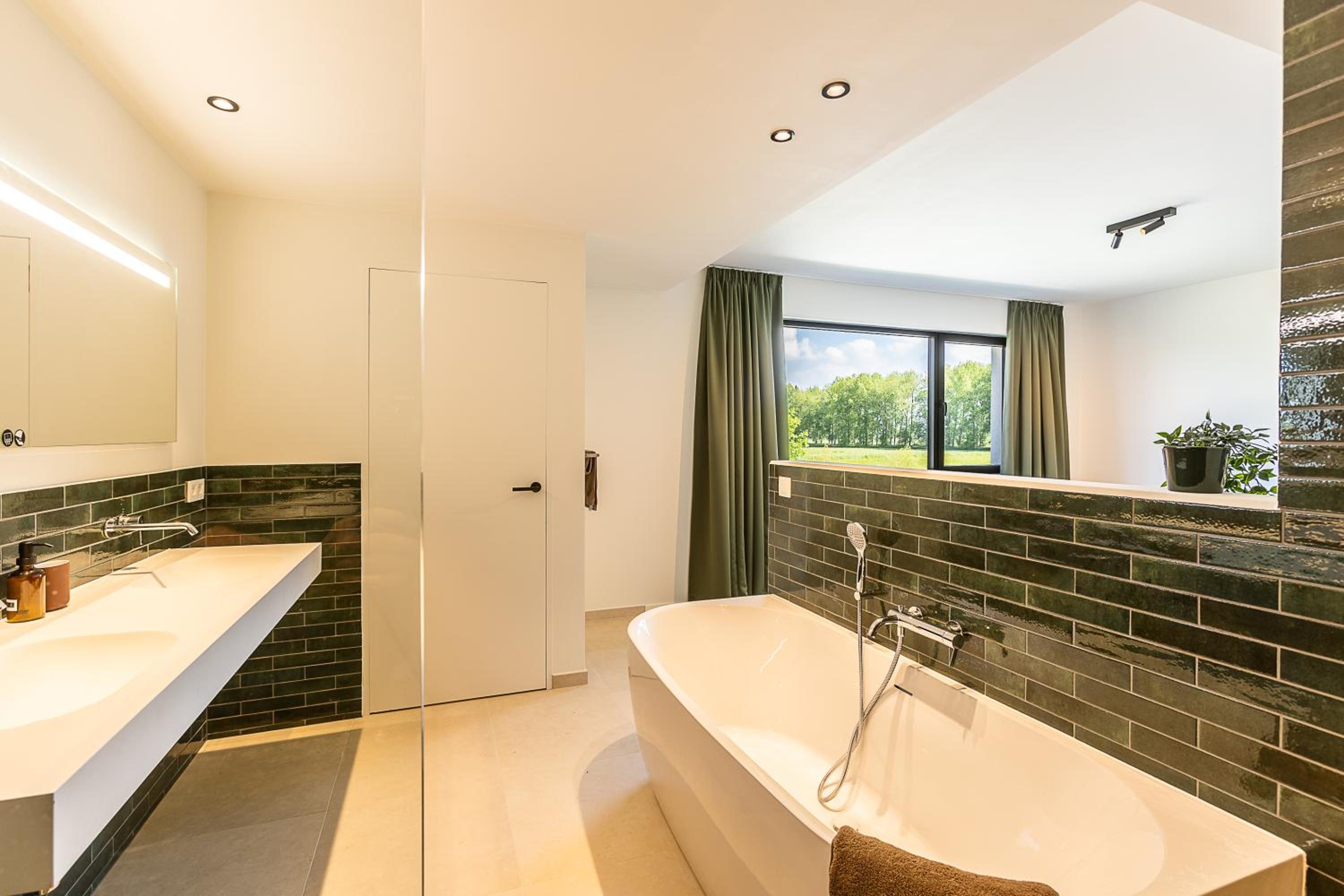 Leie Villa II - by the river with sauna & jacuzzi