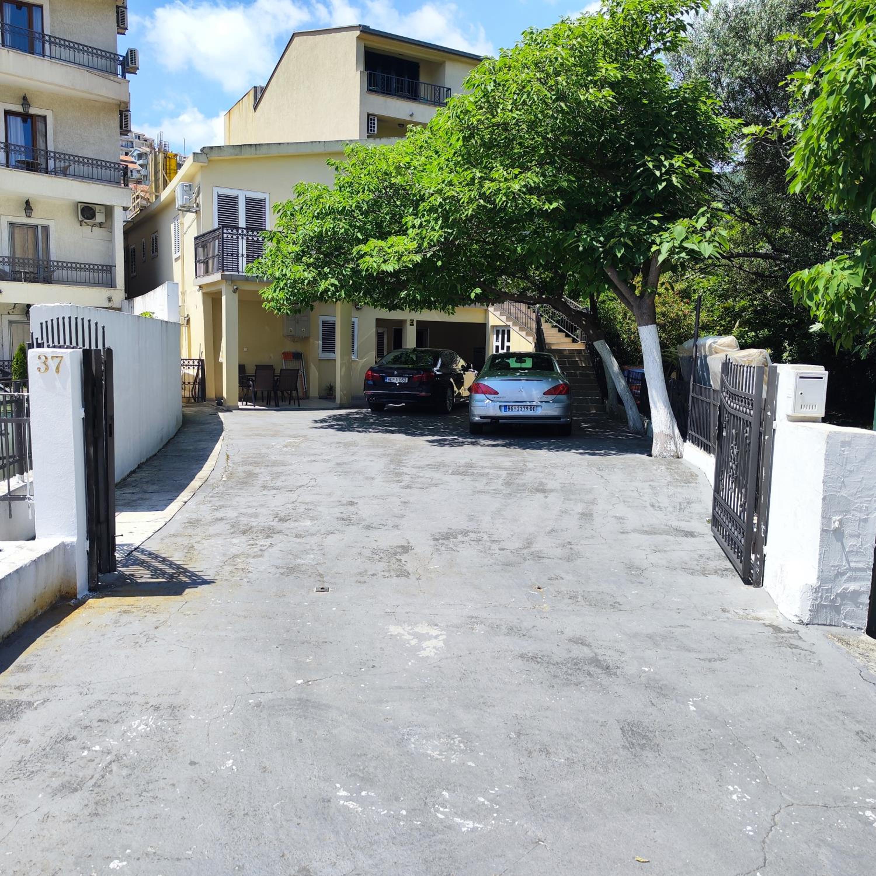Real Apartments