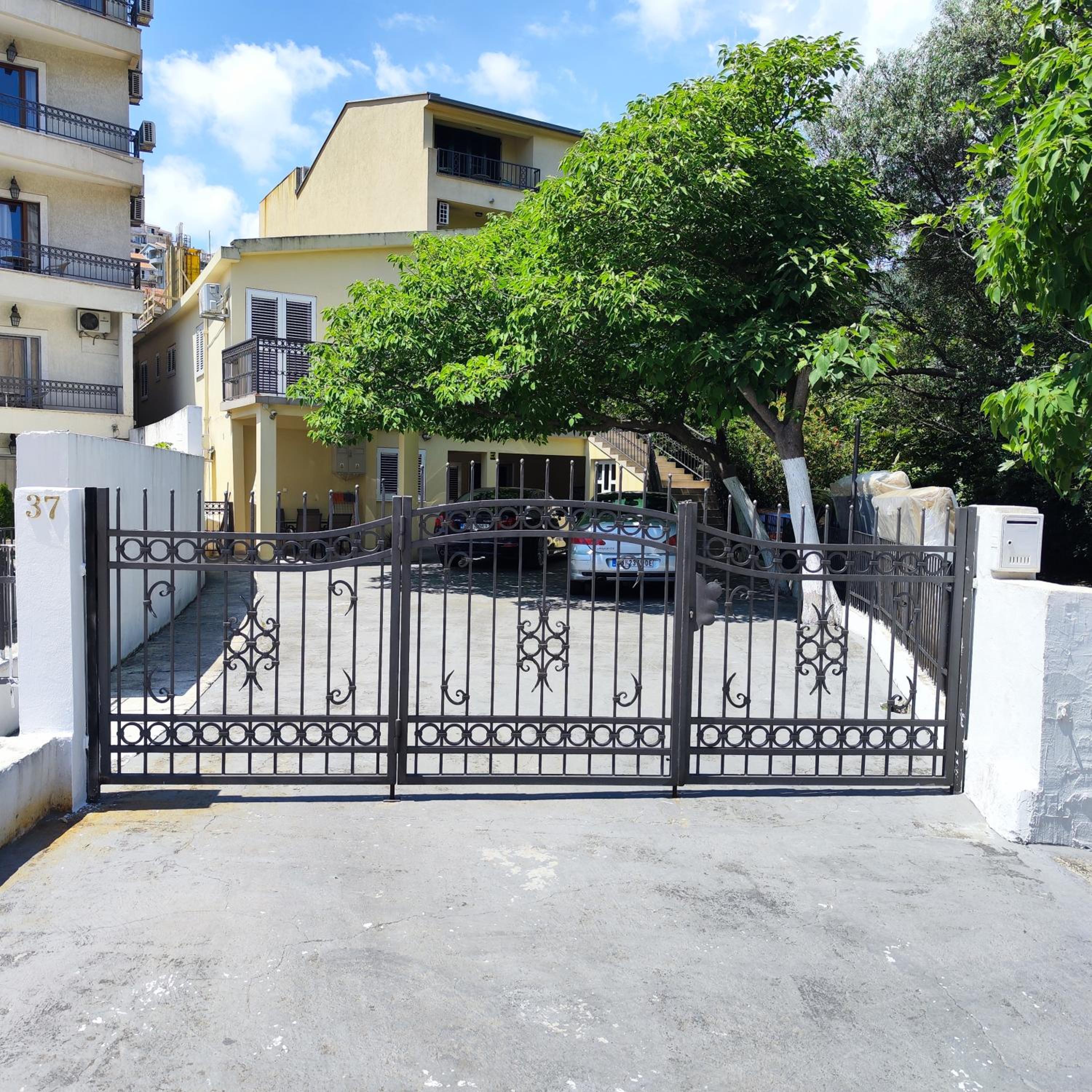 Real Apartments