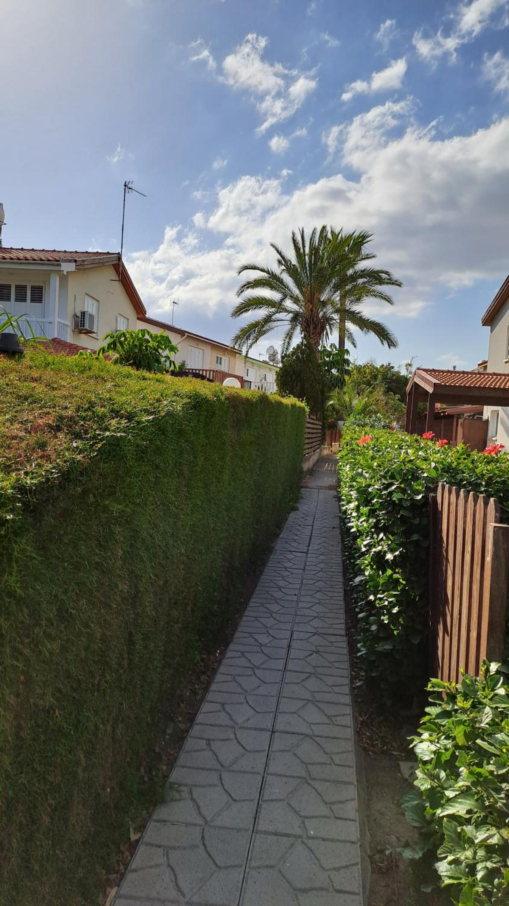 Comfortable 2BR Seaside House & Free Parking
