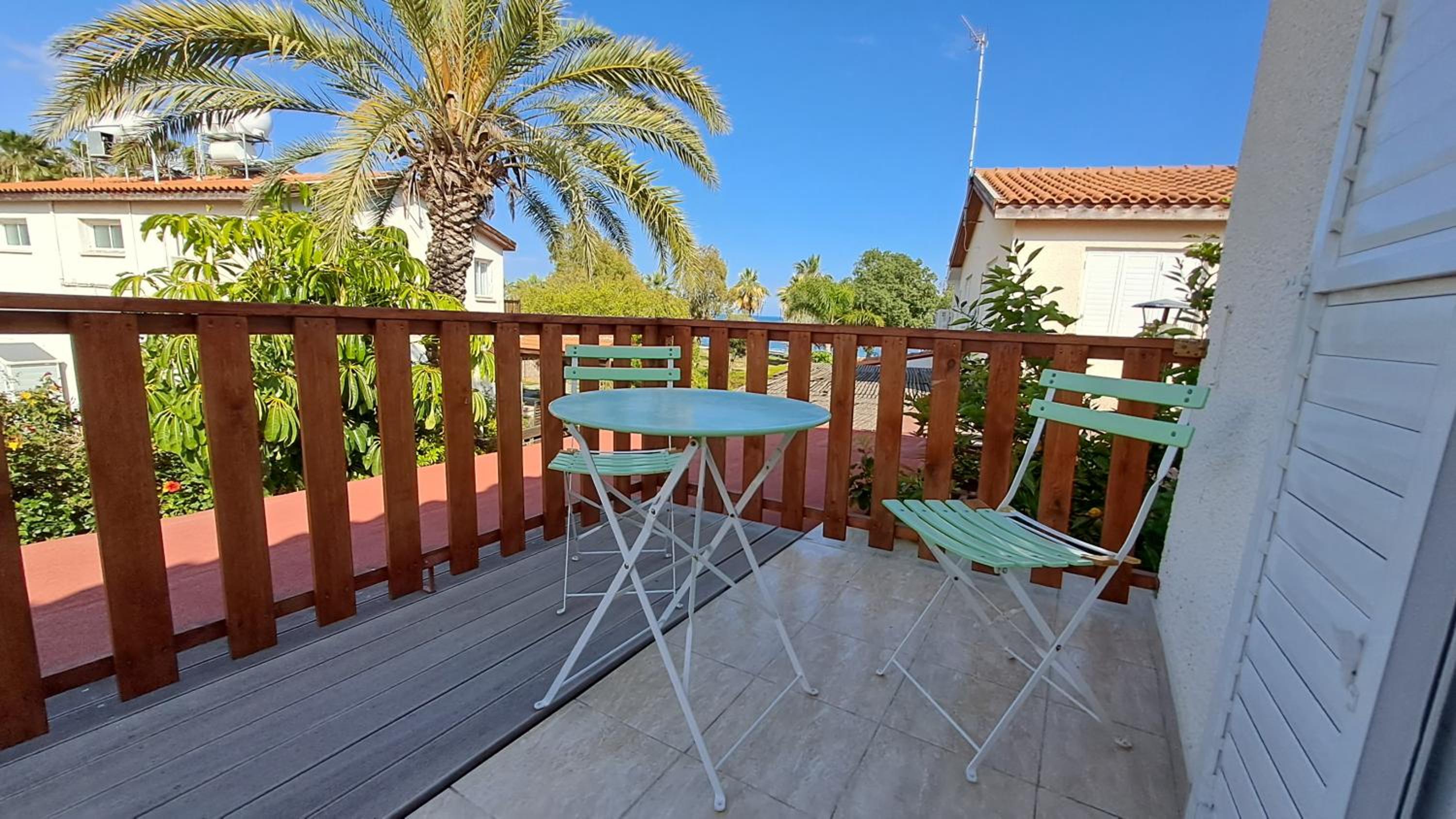 Comfortable 2BR Seaside House & Free Parking
