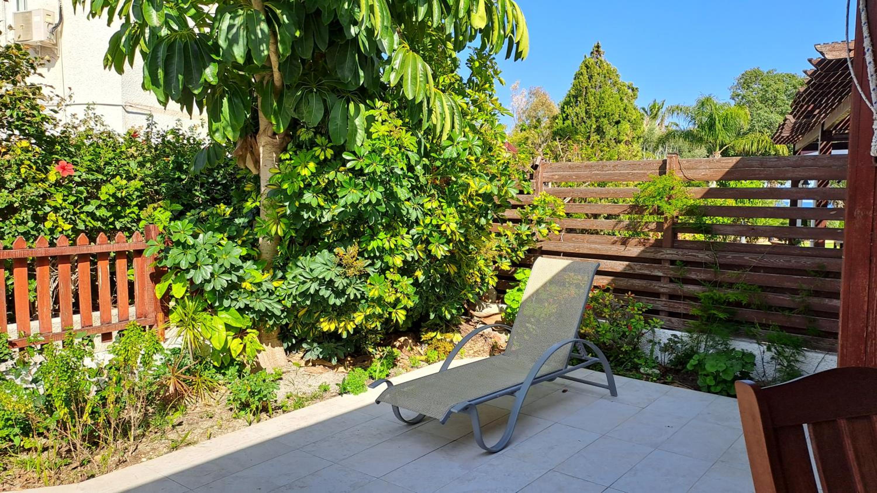 Comfortable 2BR Seaside House & Free Parking