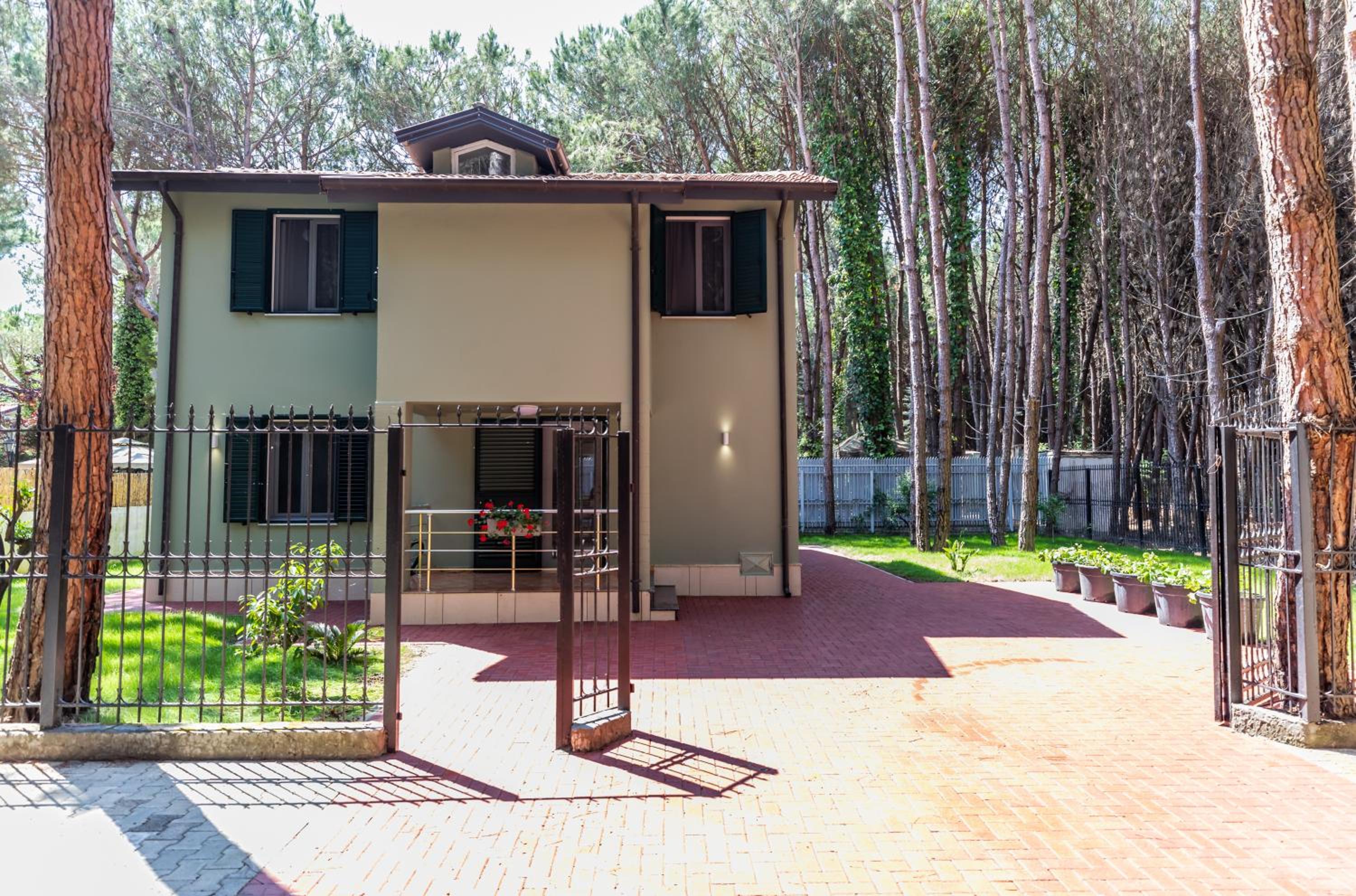 Forest Cottage - middle of forest & near the beach