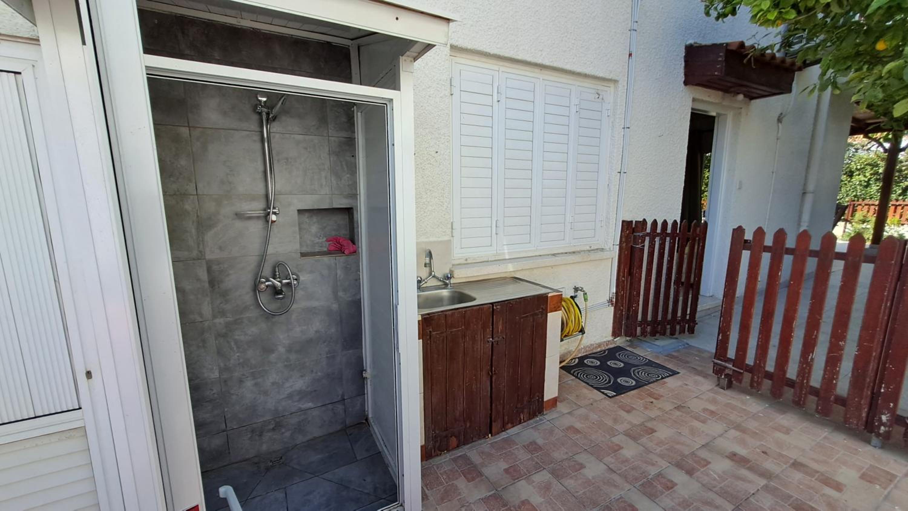 Comfortable 2BR Seaside House & Free Parking