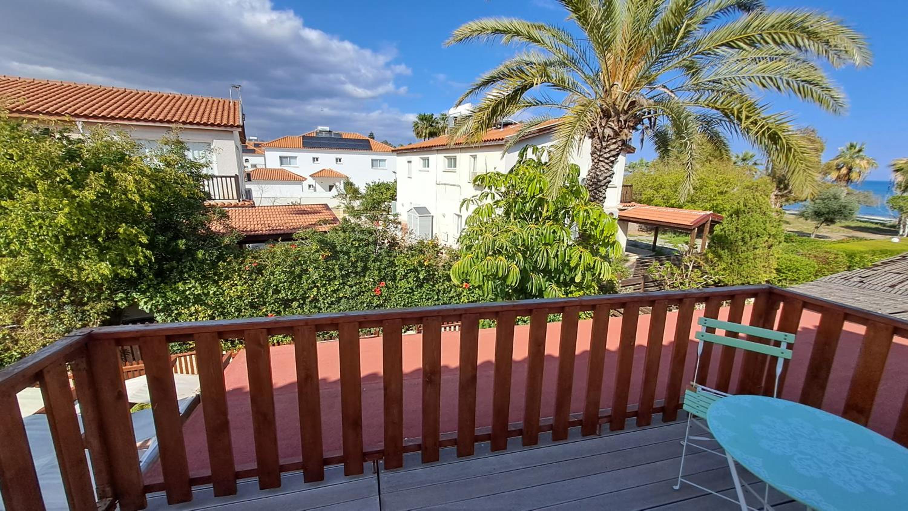 Comfortable 2BR Seaside House & Free Parking