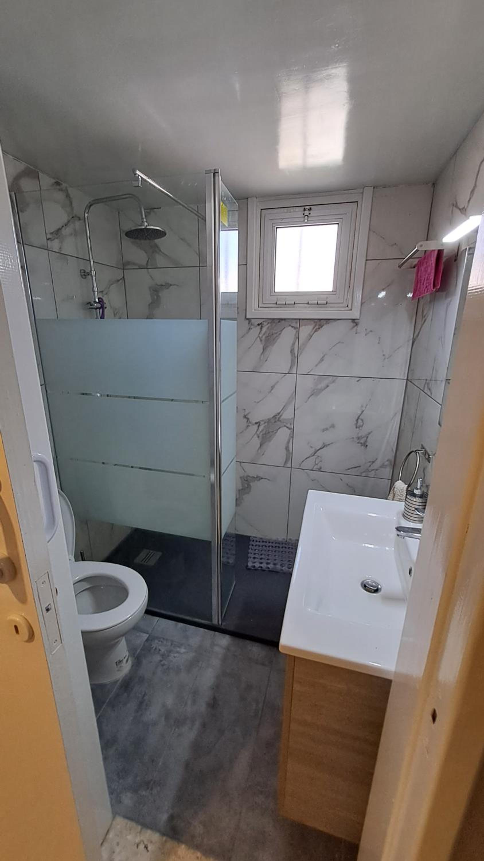 Comfortable 2BR Seaside House & Free Parking