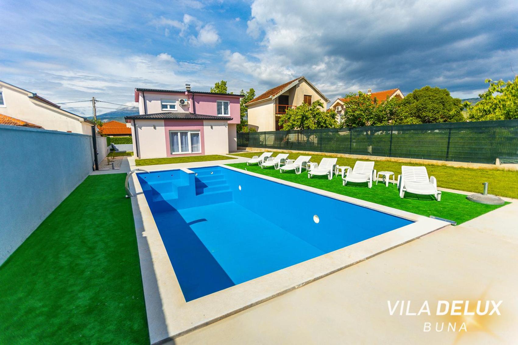 Villa Deluxe Buna