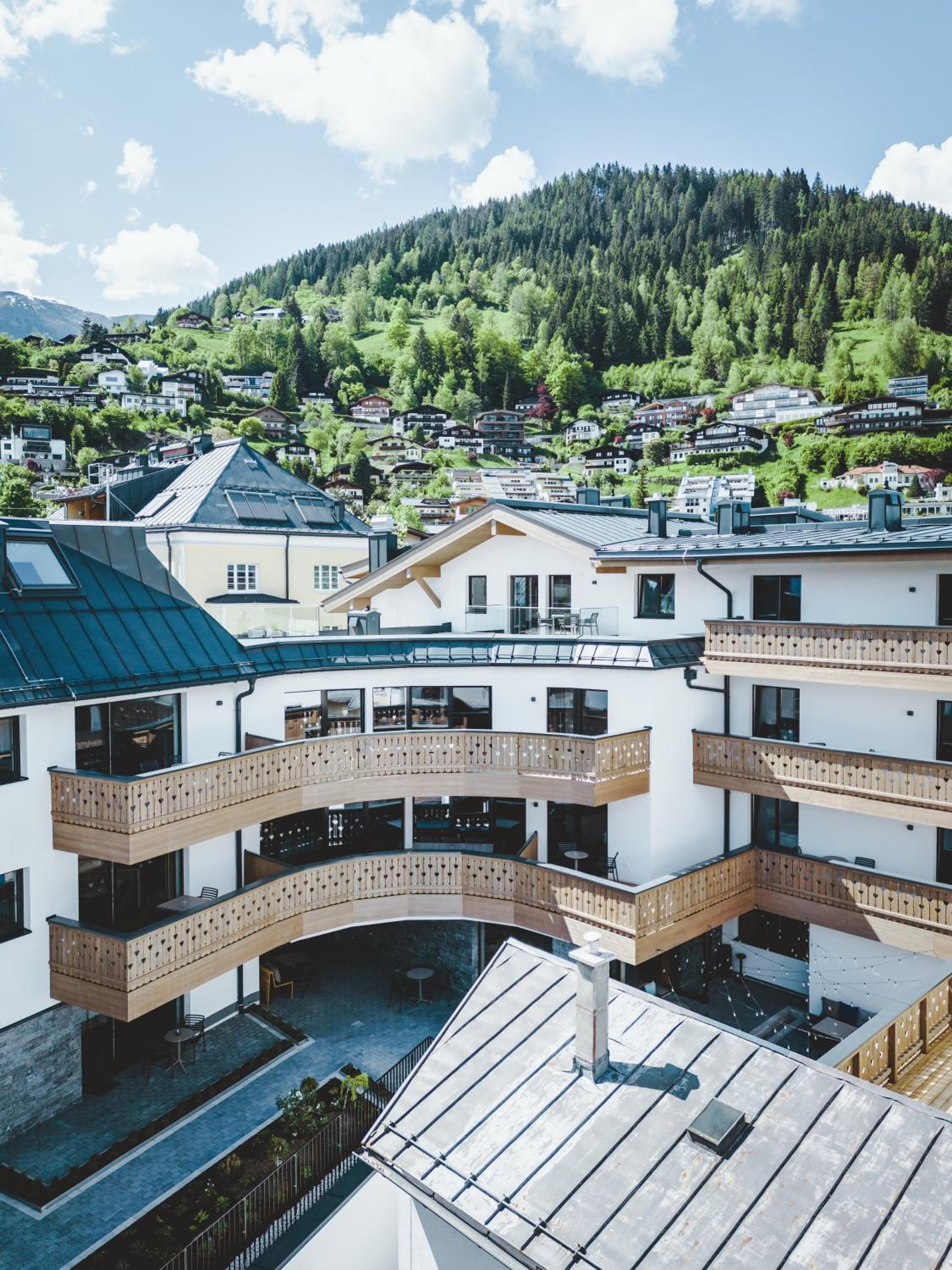 Hotel The Gast House Zell am See - Image 1
