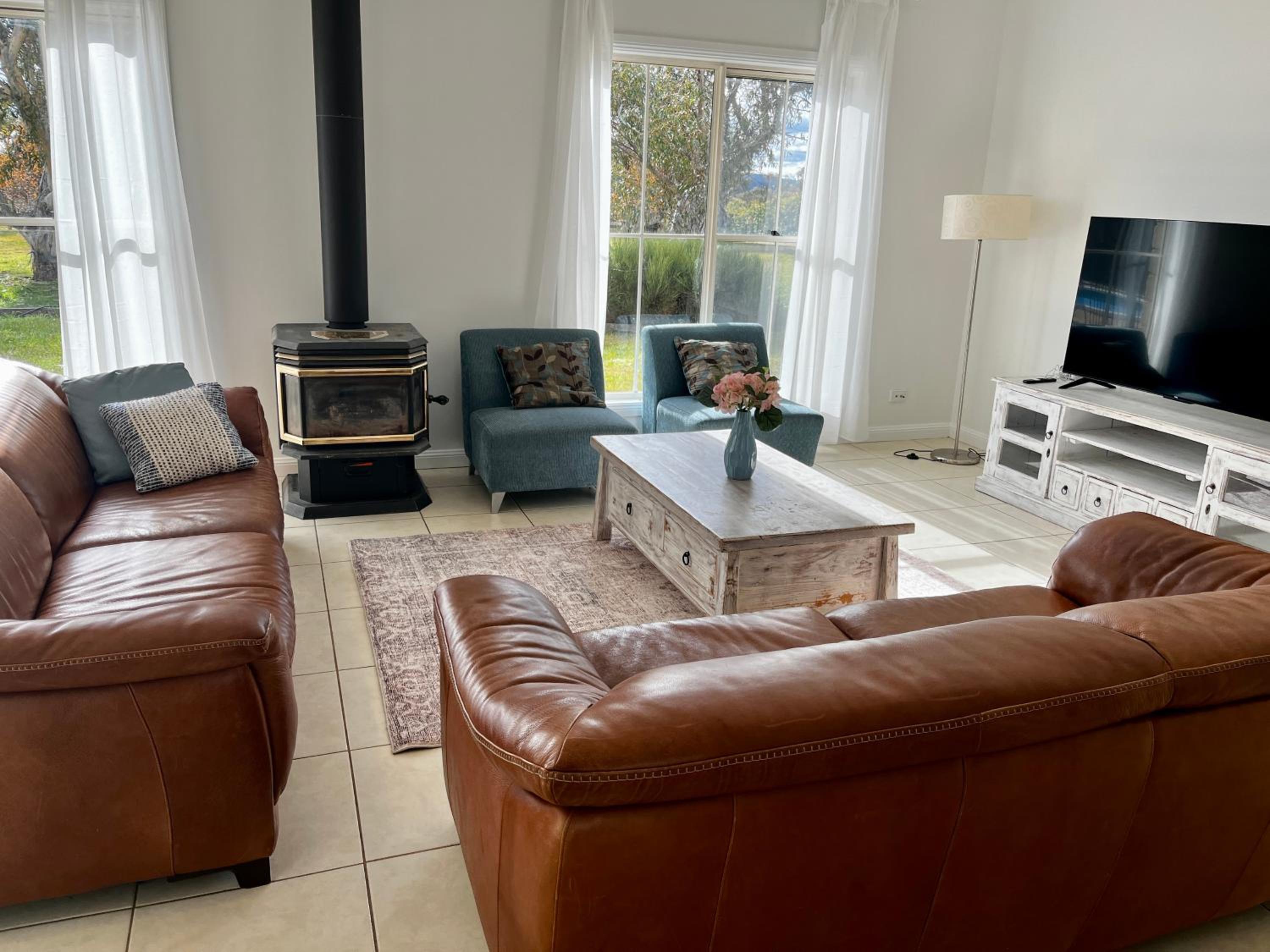 Winterwood Lodge - 6mins Jindabyne Pets Allow Farm Stay-Swimming Pool Summer Only