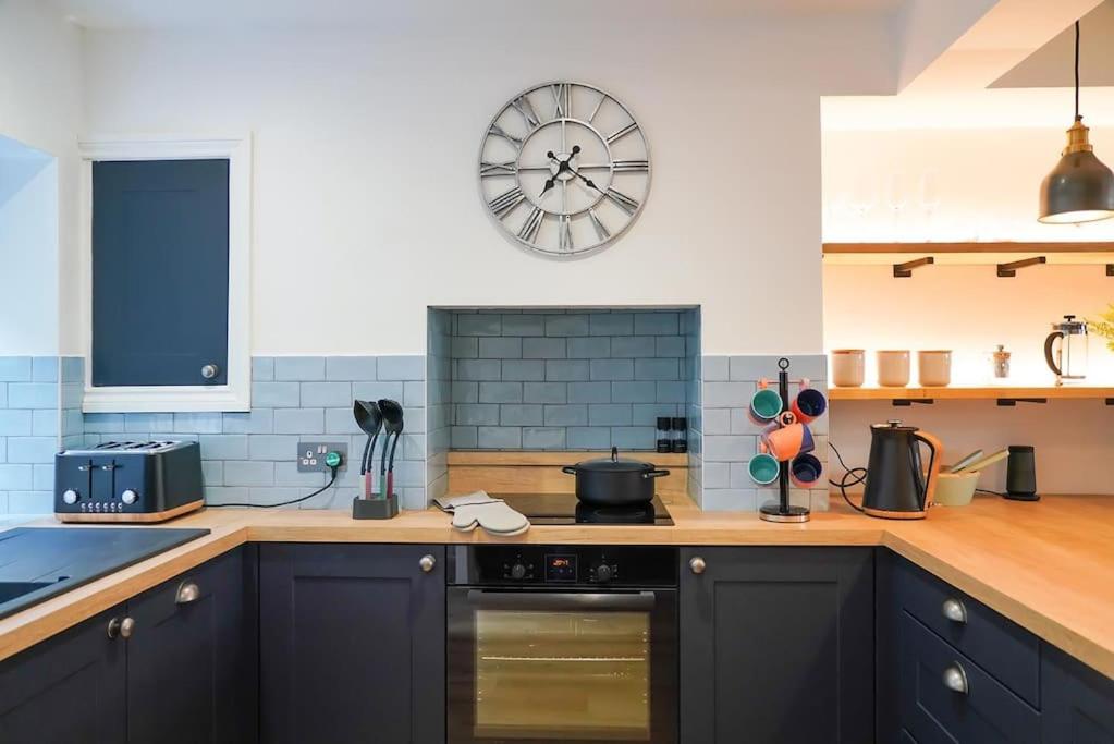 Luxury holiday home in central Truro view 5
