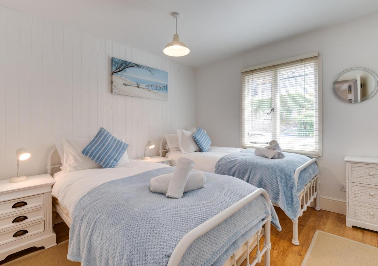 2 Bed in Dartmouth oc-bc40 view 2