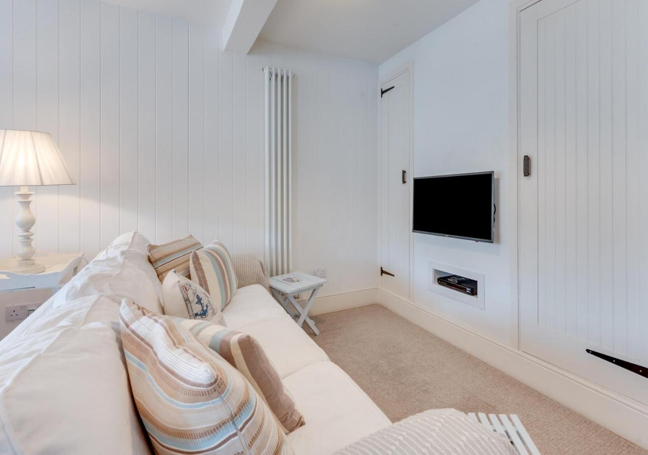 2 Bed in Dartmouth oc-bc40 view 3