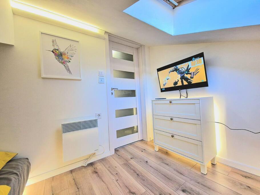 Art Apartment + 2BD parking space