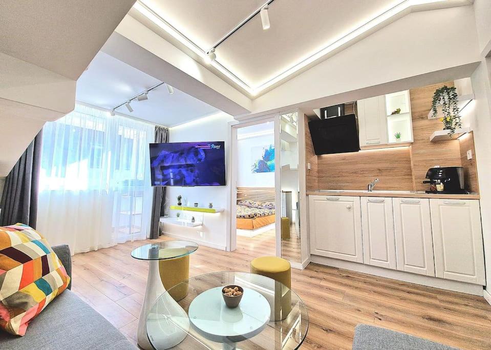 Art Apartment + 2BD parking space
