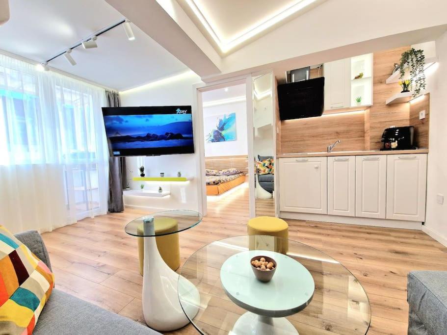 Art Apartment + 2BD parking space