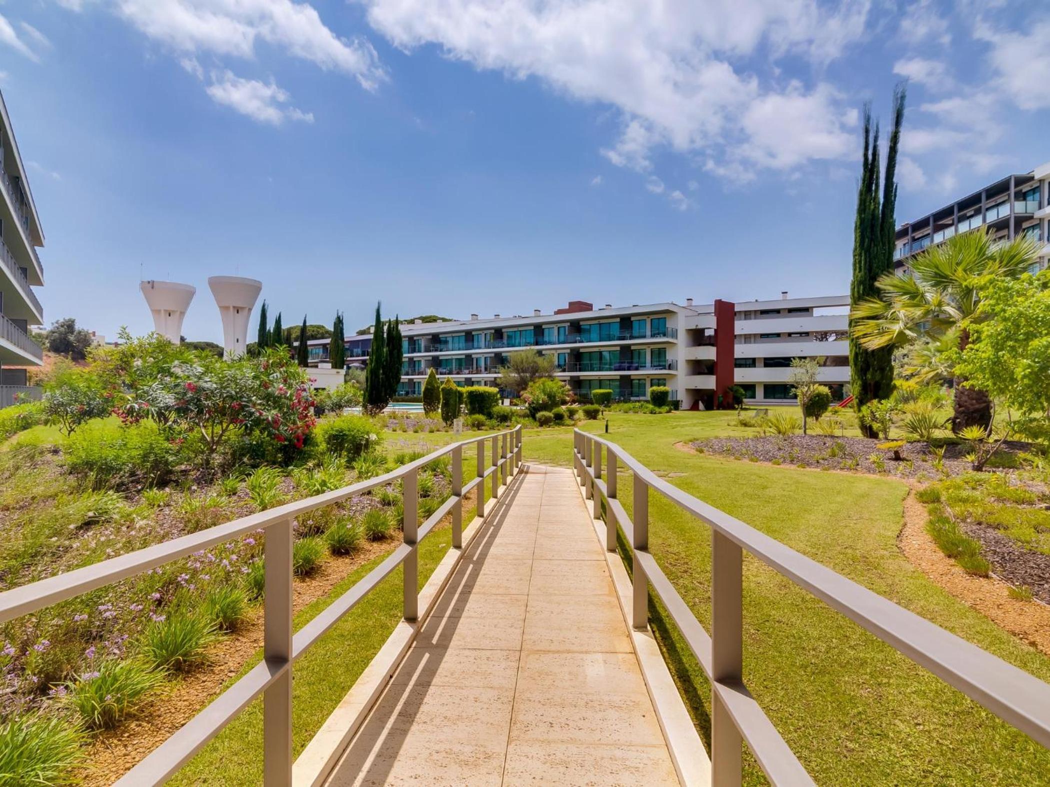 AL - Residence Golf Club Modern Apartment view 4