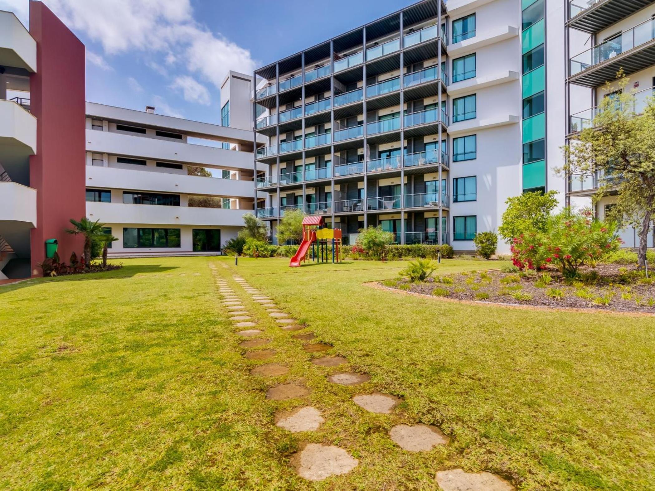 AL - Residence Golf Club Modern Apartment view 5