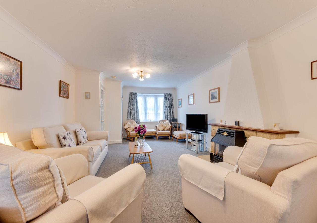 3 Bed in Torquay oc-h28551