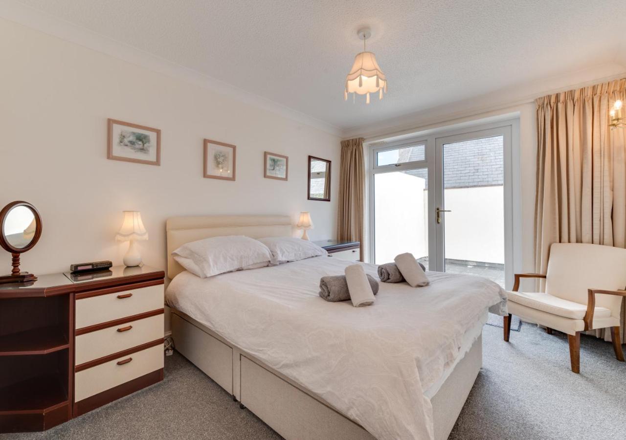 3 Bed in Torquay oc-h28551