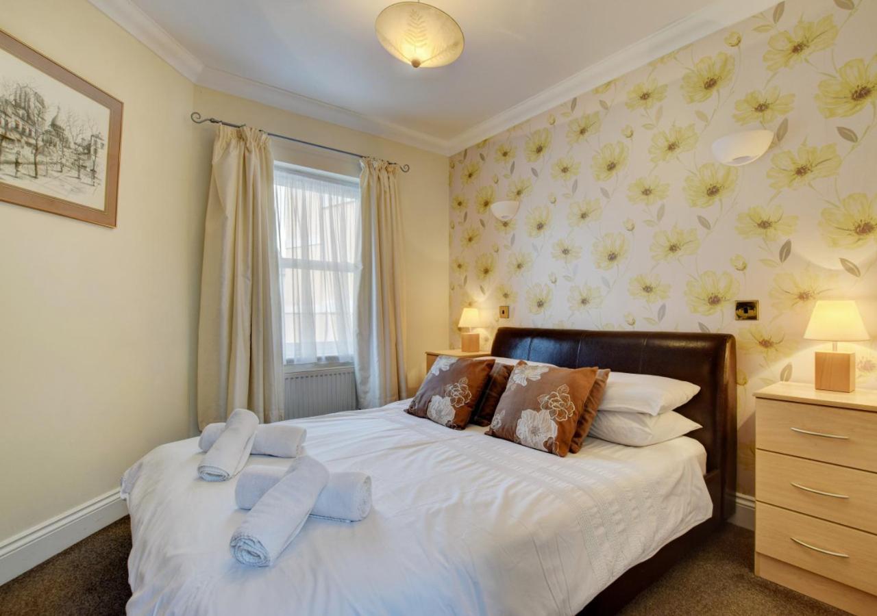 2 Bed in Torquay oc-h25471