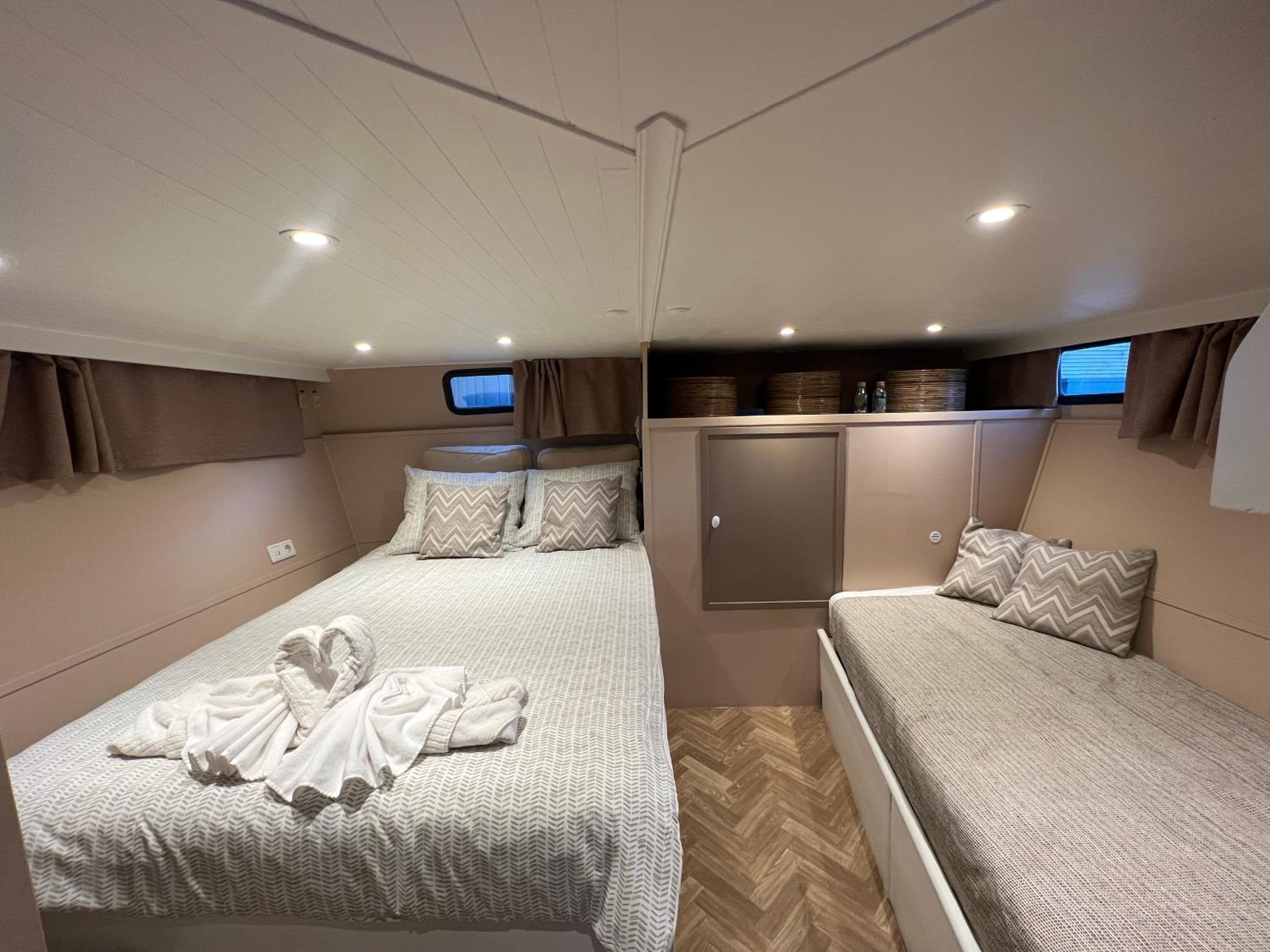 NEW - LITTLE IBIZA, on a lake near Amsterdam, with HOT TUB! view 2