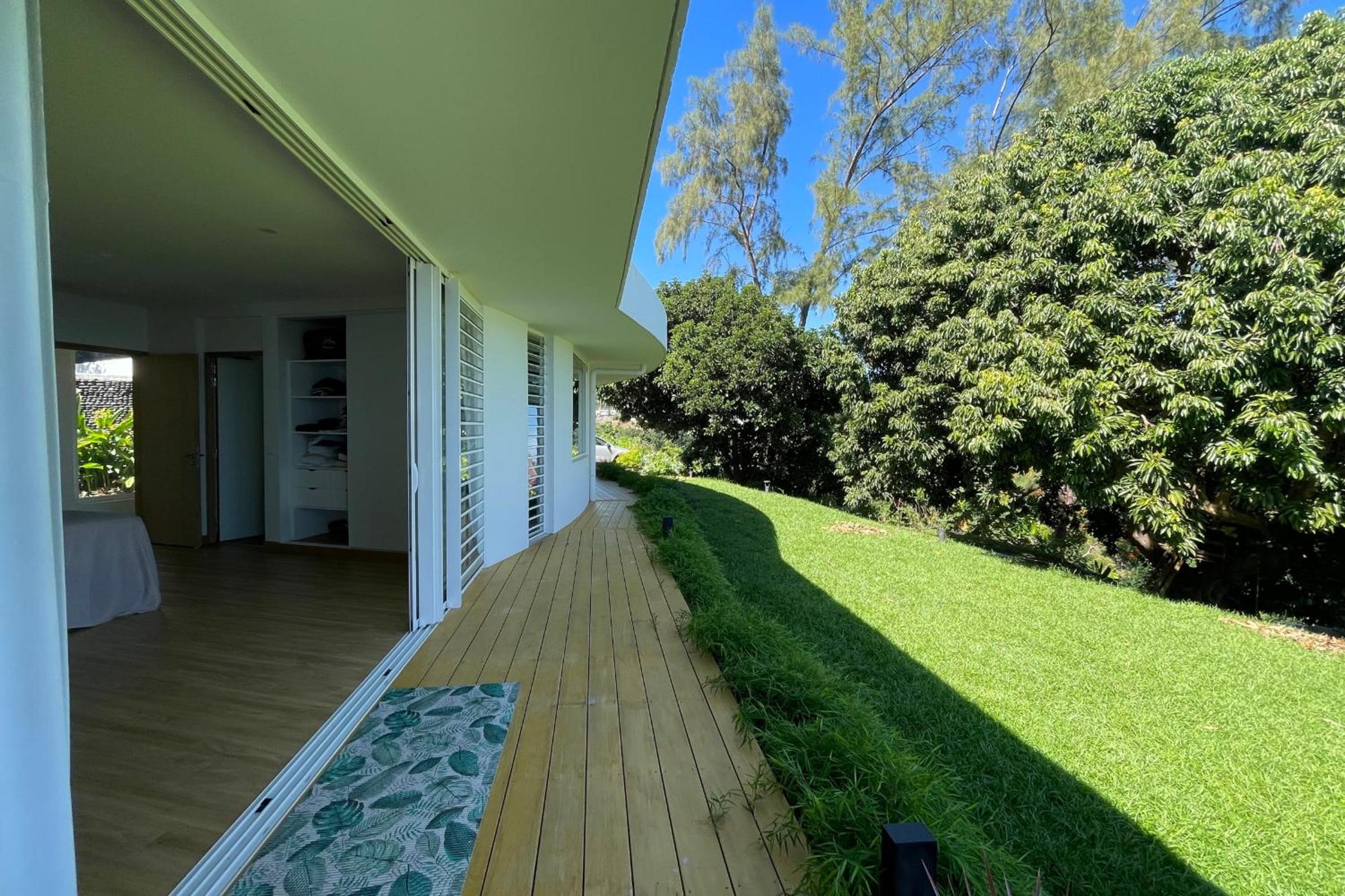 Villa Menemene one of a kind place in Tahiti view 5